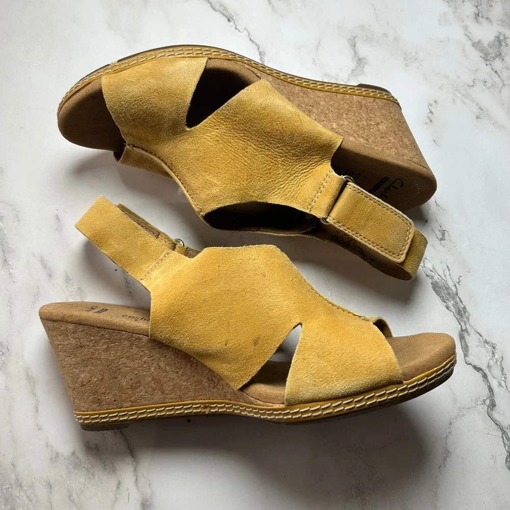Clarks Cushion Soft Mustard Yellow Suede Cork Wedge Sandals Womens 8 26108749